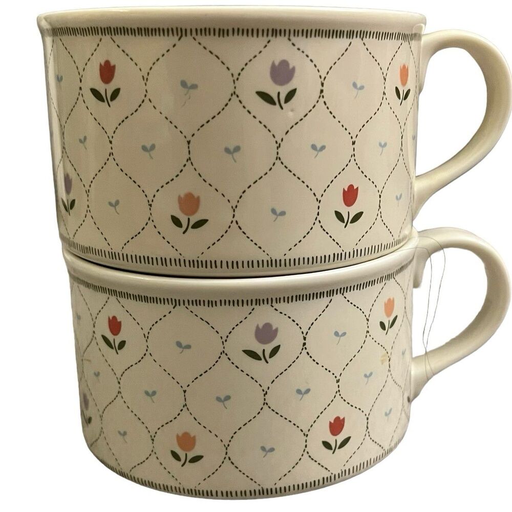 Set of 2 Hand painted Daisy Pattern Ceramic Mugs made in Japan